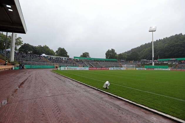 Fußball, Stadiongeschichte Sportfreunde Siegen 12.08.2017, xovx, Fussball DFB Pokal 1. Runde, TuS Erndtebrueck - Eintracht Frankfurt, emspor, v.l. Das Leimbachstadion in Siegen vor der DFB-Pokalpartie TuS Erndtebrueck - Eintracht Frankfurt. Siegen