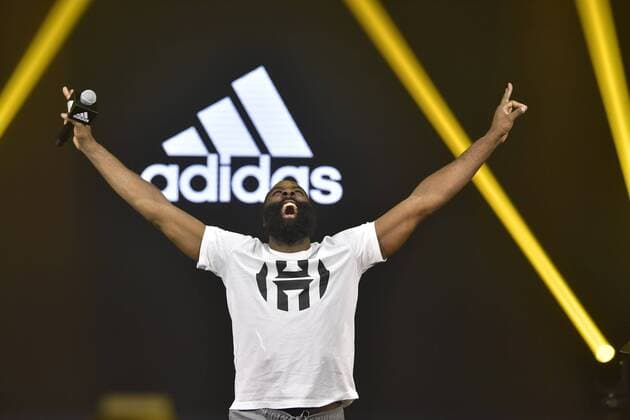 NBA Basketball Herren USA star James Harden of Houston Rockets attends a promotional event of adidas during his China tour in Guangzhou city, south China s Guangdong province, 12 August 2017. James Harden flashes vigour to endorse adidas in south China  20170812_78569
