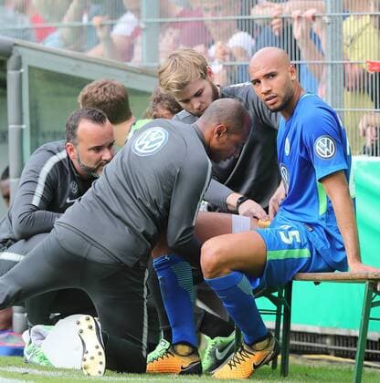 Bilder des Tages - SPORT Verletzung John Anthony Brooks (VfL Wolfsburg 25)