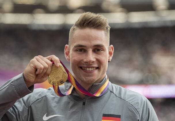 Sieger Johannes VETTER, Deutschland, 1.Platz, mit der Goldmedaille, Medaille, Siegerehrung Speerwerfen der Maenner, am 13.08.2017 Leichtathletik Weltmeisterschaft 2017 in London Grossbritannien, vom 04.08. - 13.08.2017.