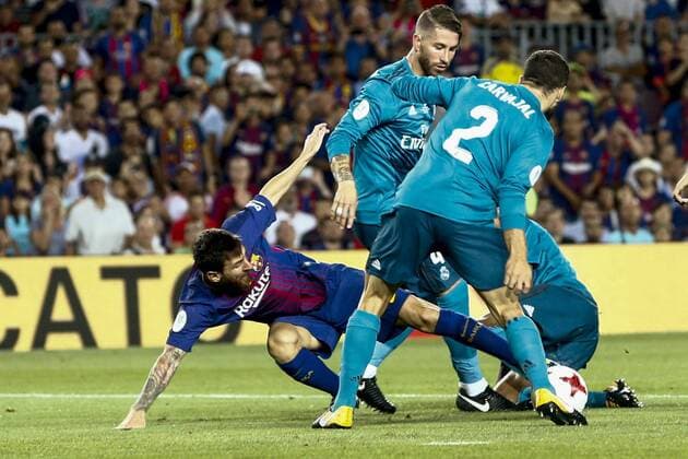FC Barcelona Barca s Argentinian striker Lionel Messi (L) vies for the ball with Real Madrid s Sergio Ramos (C) and Carvajal during the UEFA Super Cup first leg match between FC Barcelona and Real Madrid at the Camp Nou stadium in Barcelona, Catalonia, Spain, 13 August 2017. BARCELONA VS. REAL MADRID !ACHTUNG: NUR REDAKTIONELLE NUTZUNG!  Copyright: xQuiquexGarciax BCN026 20170813-636382635433254873