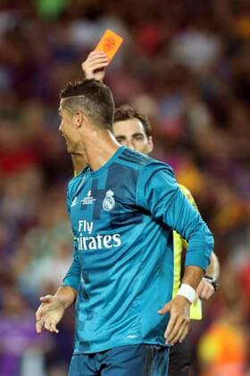 Referee Ricardo de Burgos expells Real Madrid s Portuguese striker Cristiano Ronaldo during the UEFA Super Cup first leg match between FC Barcelona Barca and Real Madrid at the Camp Nou stadium in Barcelona, Catalonia, Spain, 13 August 2017. BARCELONA VS. REAL MADRID !ACHTUNG: NUR REDAKTIONELLE NUTZUNG!  Copyright: xTonixAlbirx BCN042 20170814-636382663507641025