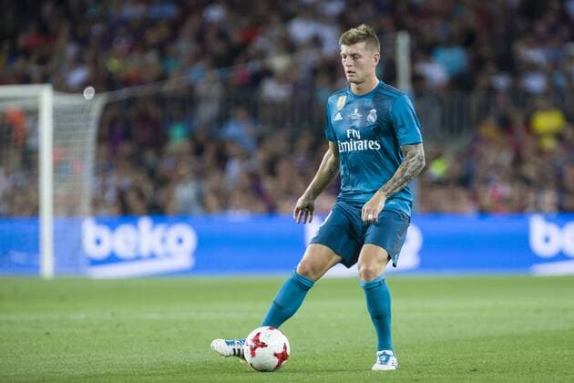 August 13, 2017 - Barcelona, Spain - Toni Kroos during the match between FC Barcelona Barca - Real Madrid, for the first leg of the Spanish Supercup, held at Camp Nou Stadium on 13th August 2017 in Barcelona, Spain. (Credit: NurPhoto) FC Barcelona v Real Madrid - Supercopa de Espana: 1st Leg  - ZUMAn230 20170813_zaa_n230_349 Copyright: xUrbanandsportx