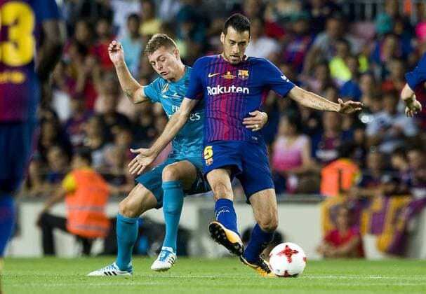 Partido de ida de la Supercopa de Espana entre el Barcelona y el Real Madrid. En la imagen, Kroos y Busquets. Spanish Super Cup first leg match between Barcelona and Real Madrid. In this picture, Kroos and Busquets. xPacoxLargox 