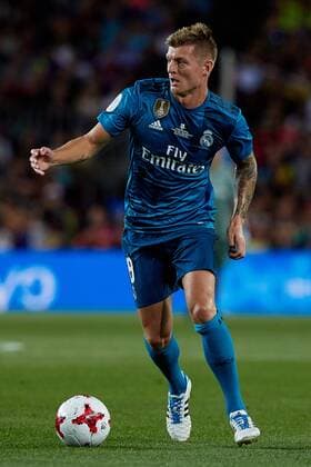 August 13th 2017, Nou Camp, Barcelona, Spain; Spanish Football Supercopa 1st Leg FC Barcelona Barca versus Real Madrid; Kroos of Real Madrid CF runs with the ball; xDavidxAliagax  ActionPlus11916303