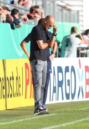 Trainer Thomas Letsch (Aue) verzweifelt Wiesbaden Copyright: xRoskaritzx Eibner-Pressefotox EP_rrz