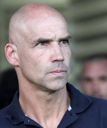13.08.2017, xsvx, Fussball DFB-Pokal, 1.Runde SV Wehen Wiesbaden - Erzgebirge Aue, emspor, v.l. Trainer Thomas Letsch (FC Erzgebirge Aue) enttaeuscht traurig frustriert dissapointed nach dem Spiel Wiesbaden