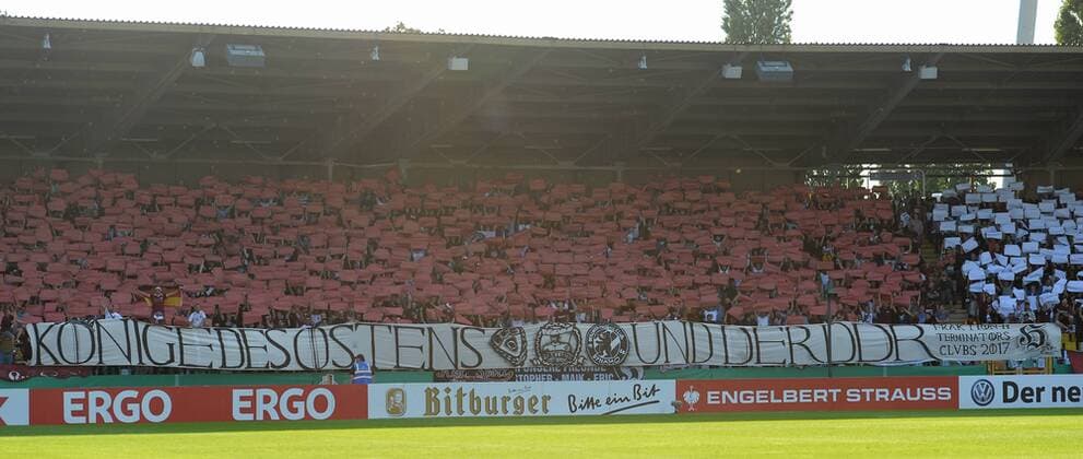 Fussball, Herren, DFB-Pokal, Saison 2017 2018 (1. Runde), BFC Dynamo - FC Schalke 04, Fans des BFC, Könige des Ostens und der DDR 14.08. 2017, Copyright: xMatthiasxKochx