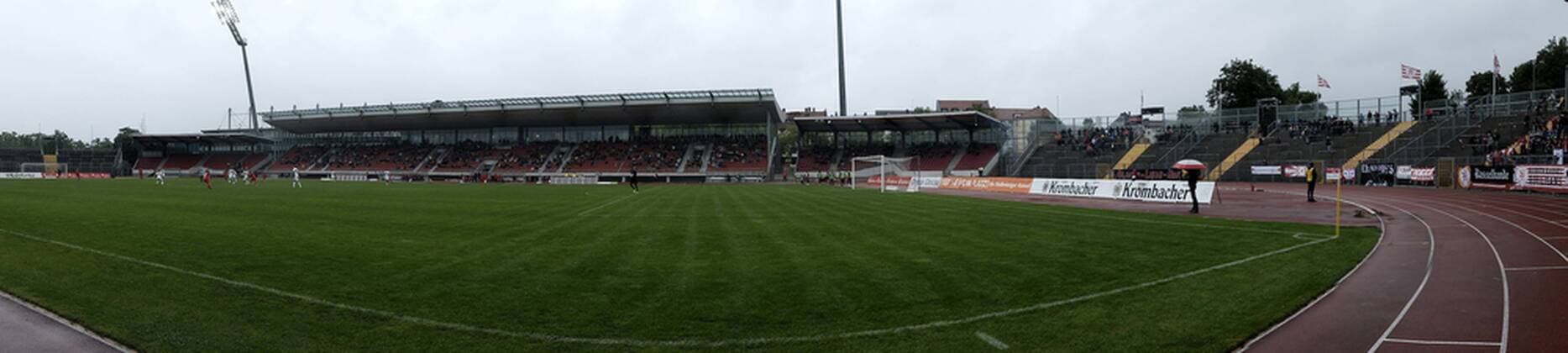 12.08.2017 xkhx Kassel, Auerstadion Regionalliga Süd Saison 2017 2018 KSV Hessen Kassel gegen VfB Stuttgart II Panoramabild Ausestadion