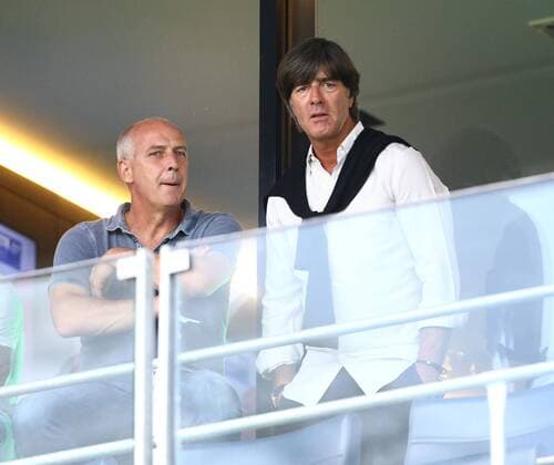 Bundestrainer Joachim Loew im Gespraech mit Mario Basler, TSG 1899 Hoffenheim vs FC Liverpool, Fussball, Champions League, 15.08.2017, Hoffenheim Copyright: xNeisx Eibner-Pressefotox EP_ans