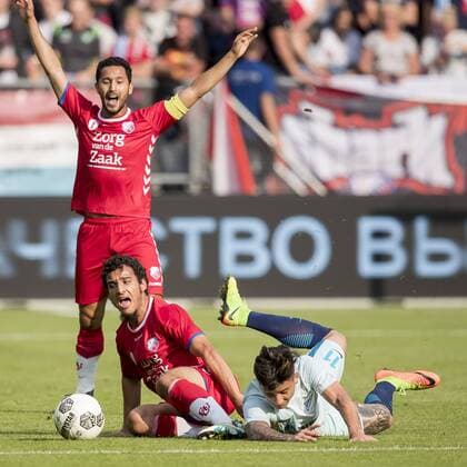 UTRECHT, FC Utrecht - Zenit Sint-Petersburg, 16-8-2017, voetbal, seizoen 2017-2018, voorronde Europa League, stadion Galgenwaard, FC Utrecht speler Yassin Ayoub (M), FC Zenit speler Sebastian Driussi (R), FC Utrecht speler Mark van der Maarel (L) Utrecht - Zenit  x1672720x