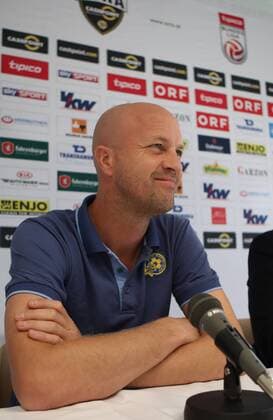 SOCCER - EL quali, Altach vs Tel Aviv INNSBRUCK,AUSTRIA,16.AUG.17 - SOCCER - UEFA Europa League qualification, SCR Altach vs Maccabi Tel Aviv, preview, press conference PK Pressekonferenz Tel Aviv. Image shows head coach Jordi Cruijff (Maccabi). GEPAxpictures xAndreasxPranter