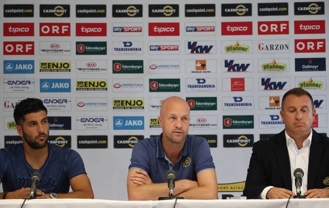 SOCCER - EL quali, Altach vs Tel Aviv INNSBRUCK,AUSTRIA,16.AUG.17 - SOCCER - UEFA Europa League qualification, SCR Altach vs Maccabi Tel Aviv, preview, press conference PK Pressekonferenz Tel Aviv. Image shows Avi Rikan and head coach Jordi Cruijff (Maccabi). GEPAxpictures xAndreasxPranter