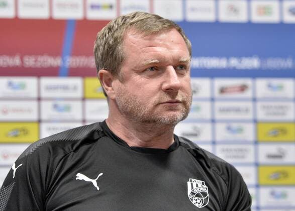 Pavel Vrba, coach of Viktoria Plzen, speaks to journalists during the press conference PK Pressekonferenz prior to the UEFA Europa League soccer match Viktoria Plzen vs AEK Larnaka in Pilsen, Czech Republic, August 16, 2017. (CTKxPhoto MiroslavxChaloupka) CTKPhotoP201708160730101  cha01
