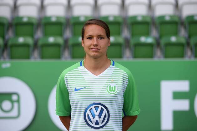 VfL Frauen, Fototermin Wolfsburg, Deutschland. 16.08.2017, FUßBALL - VfL Wolfsburg vs , 1. Allianz Frauen Bundesliga, Saison 2017-18. Bild zeigt: VfL Frauen, Mannschaftsfoto, Sara Björk Gunnarsdottir (VfL Wolfsburg) Wolfsburg