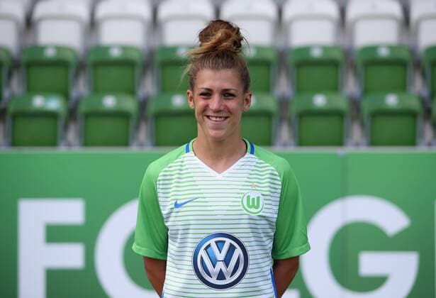 VfL Frauen, Fototermin Wolfsburg, Deutschland. 16.08.2017, FUßBALL - VfL Wolfsburg vs , 1. Allianz Frauen Bundesliga, Saison 2017-18. Bild zeigt: VfL Frauen, Mannschaftsfoto, Luisa Wensing (VfL Wolfsburg) Wolfsburg