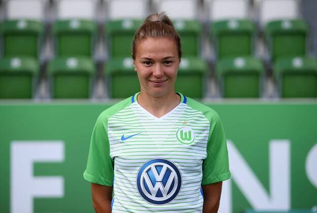 VfL Frauen, Fototermin Wolfsburg, Deutschland. 16.08.2017, FUßBALL - VfL Wolfsburg vs , 1. Allianz Frauen Bundesliga, Saison 2017-18. Bild zeigt: VfL Frauen, Mannschaftsfoto, Zsanett Jakabfi (VfL Wolfsburg) Wolfsburg
