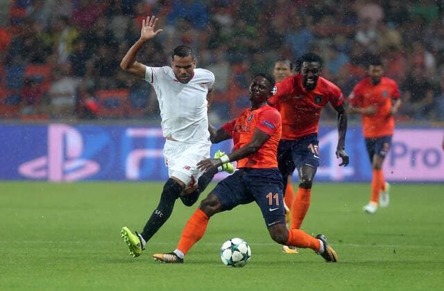 Sevilla s Gabriel Mercado and Medipol Basaksehir™s Eljero Elia during Medipol Basaksehir - Sevilla UEFA Champions League Play - Off 1st round game at Istanbul Fatih Terim Stadium, 16th August, 2017.  Copyright: TolgaxAdanali STA_1973