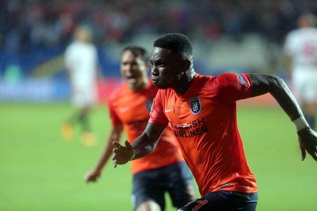 Medipol Basaksehir s Eljero Elia celebrate his goal during Medipol Basaksehir - Sevilla UEFA Champions League Play - Off 1st round game at Istanbul Fatih Terim Stadium, 16th August, 2017.  STA_2222