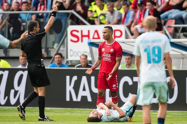 Sean Klaiber of FC Utrecht gets a yellow card from referee Slavko Vincic after a faul at Yuri Zhirkov of FK Zenit St Petersburg during the UEFA Europa League fourth round qualifying first leg match between FC Utrecht and FK Zenit St Petersburg at the Nieuw Galgenwaard Stadium on August 16, 2017 in Utrecht, The Netherlands FC Utrecht v FK Zenit St Petersburg UEFA Europa League 2017 2018 xVIxVIxImagesx xGerritxvanxKeulenxIVx 8489999