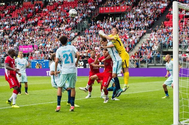 (L-R),Cyriel Dessers of FC Utrecht Lukas Gortler of FC Utrecht, Emanuel Mammana of Zenit St Petersburg, goalkeeper Andrei Lunev of FK Zenit St Petersburg during the UEFA Europa League fourth round qualifying first leg match between FC Utrecht and FK Zenit St Petersburg at the Nieuw Galgenwaard Stadium on August 16, 2017 in Utrecht, The Netherlands FC Utrecht v FK Zenit St Petersburg UEFA Europa League 2017 2018 xVIxVIxImagesx xGerritxvanxKeulenxIVx 8490010
