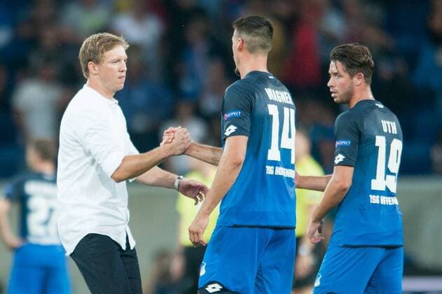 Trainer Julian NAGELSMANN (li., 1899) gibt Sandro WAGNER (mi., 1899) nach Spielende die Hand, Mark UTH (1899) sieht zu, Fussball Champions League, Qualifikation, Hinspiel, TSG 1899 Hoffenheim (1899) - FC Liverpool (Liverpool)1:2, am 15.08.2017 in Sinsheim Deutschland. Â
