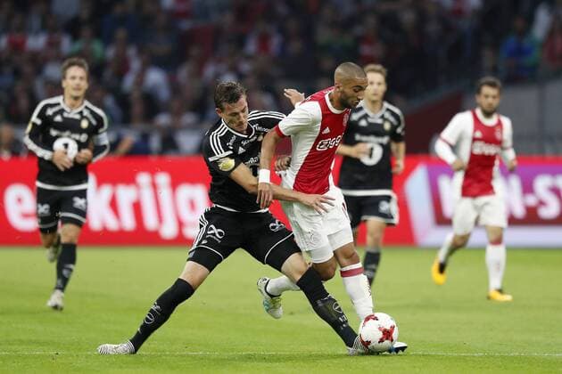 AMSTERDAM, Stadion Arena , 17-08-2017 . Voorronde Europa League seizoen 2017 2018 . Ajax - Rosenborg BK . Hakim Ziyech in duel met Rosenborg-speler Johan Laedre Bjordal Ajax - Rosenborg  x1673371x