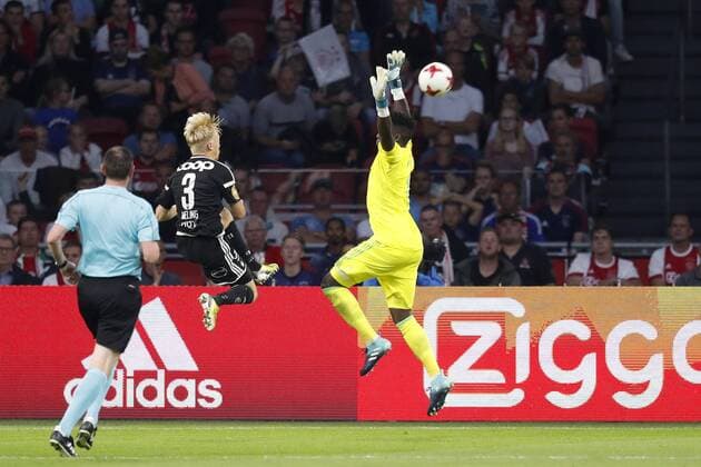 Bilder des Tages - SPORT AMSTERDAM, Stadion Arena , 17-08-2017 . Voorronde Europa League seizoen 2017 2018 . Ajax - Rosenborg BK . Andre Onana in duel met Rosenborg-speler Birger Meling Ajax - Rosenborg  x1673374x