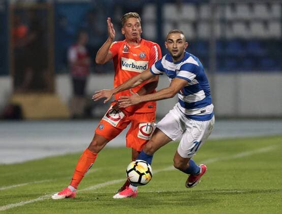 SOCCER - EL quali, Osijek vs A.Wien OSIJEK,CROATIA,17.AUG.17 - SOCCER - UEFA Europa League qualification, NK Osijek vs FK Austria Wien. Image shows Jens Stryger Larsen (A.Wien) and Eros Grezda (Osijek). GEPAxpictures xChristianxOrt