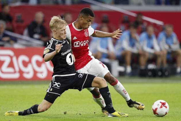 AMSTERDAM, Stadion Arena , 17-08-2017 . Voorronde Europa League seizoen 2017 2018 . Ajax - Rosenborg BK . David Neres in duel met Rosenborg-speler Birger Meling Ajax - Rosenborg  x1673404x