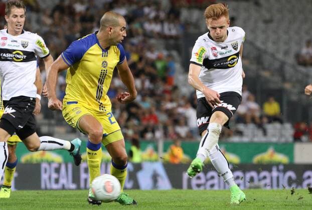 SOCCER - EL quali, Altach vs Tel Aviv INNSBRUCK,AUSTRIA,17.AUG.17 - SOCCER - UEFA Europa League qualification, SCR Altach vs Maccabi Tel Aviv. Image shows Tal Ben Haim (Maccabi) and Christian Gebauer (Altach). GEPAxpictures xAndreasxPranter