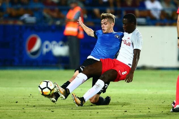 SOCCER - EL quali, Viitorul vs RBS CONSTANTA,ROMANIA,17.AUG.17 - SOCCER - UEFA Europa League qualification, Viitorul Constanta vs Red Bull Salzburg. Image shows Diadie Samassekou (RBS) and Alexandru Cicaldau (Viitorul). GEPAxpictures xFelixxRoittner