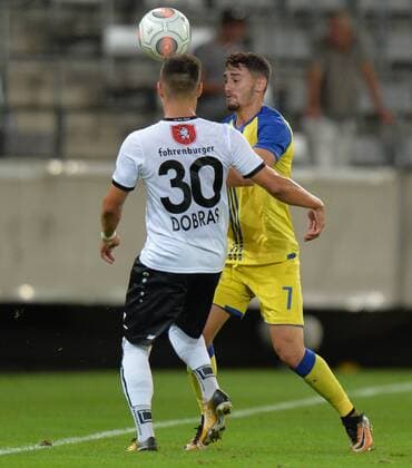 SOCCER - EL quali, Altach vs Tel Aviv INNSBRUCK,AUSTRIA,17.AUG.17 - SOCCER - UEFA Europa League qualification, SCR Altach vs Maccabi Tel Aviv. Image shows Kristijan Dobras (Altach) and Omer Atzili (Tel Aviv). GEPAxpictures xAmirxBeganovic