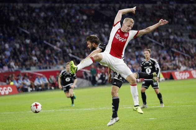 AMSTERDAM, Stadion Arena , 17-08-2017 . Voorronde Europa League seizoen 2017 2018 . Ajax - Rosenborg BK . Donny van de Beek in duel met Rosenborg-speler Jorgen Skjelvik Ajax - Rosenborg  x1673457x