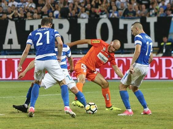 SOCCER - EL quali, Osijek vs A.Wien OSIJEK,CROATIA,17.AUG.17 - SOCCER - UEFA Europa League qualification, NK Osijek vs FK Austria Wien. Image shows Mile Skoric (Osijek), Petar Bockaj (Osijek), Heiko Westermann (A.Wien) and Eros Grezda (Osijek). GEPAxpictures xChristianxOrt