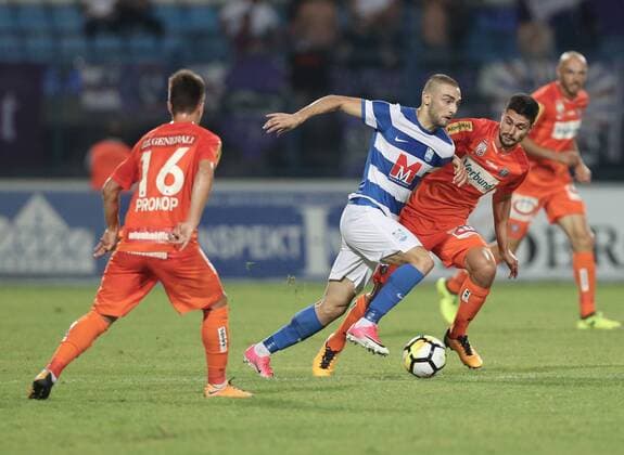 SOCCER - EL quali, Osijek vs A.Wien OSIJEK,CROATIA,17.AUG.17 - SOCCER - UEFA Europa League qualification, NK Osijek vs FK Austria Wien. Image shows Dominik Prokop (A.Wien) , Eros Grezda (Osijek) and Tarkan Serbest (A.Wien). GEPAxpictures xChristianxOrt