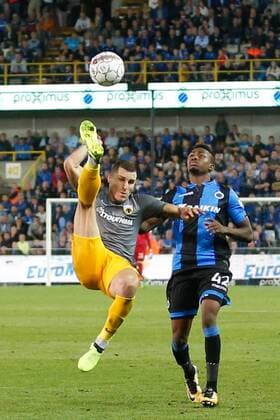 AEK s Ognjen Vranjes and Club s Emmanuel Bonaventure Dennis fight for the ball during a soccer game between Belgian team Club Brugge KSV and Greek club AEK Athens F.C., the first leg of the first playoff round for the UEFA Europa League competition, Thursday 17 August 2017 in Brugge. BRUNOxFAHY  x05149160x