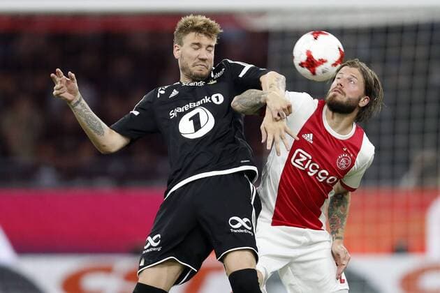 (L-R) Nicklas Bendtner of Rosenborg BK, Lasse Schone of Ajax during the UEFA Europa League fourth round qualifying first leg match between Ajax Amsterdam and RosenBorg BK at the Amsterdam Arena on August 17, 2017 in Amsterdam, The Netherlands Ajax v Rosenborg BK UEFA Europa League 2017 2018 xVIxVIxImagesx xMauricexvanxSteenxIVx 8494864