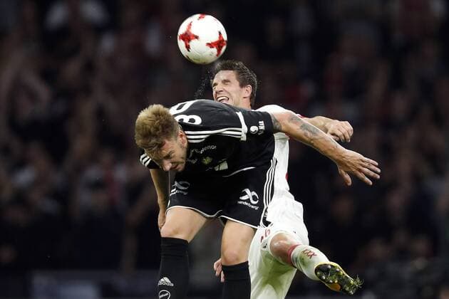(L-R) Nicklas Bendtner of Rosenborg BK, Nick Viergever of Ajax during the UEFA Europa League fourth round qualifying first leg match between Ajax Amsterdam and RosenBorg BK at the Amsterdam Arena on August 17, 2017 in Amsterdam, The Netherlands Ajax v Rosenborg BK UEFA Europa League 2017 2018 xVIxVIxImagesx xMauricexvanxSteenxIVx 8494869