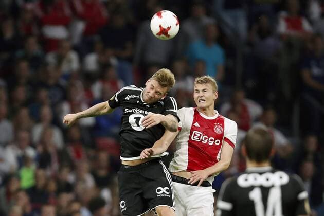 (L-R) Nicklas Bendtner of Rosenborg BK, Matthijs de Ligt of Ajax during the UEFA Europa League fourth round qualifying first leg match between Ajax Amsterdam and RosenBorg BK at the Amsterdam Arena on August 17, 2017 in Amsterdam, The Netherlands Ajax v Rosenborg BK UEFA Europa League 2017 2018 xVIxVIxImagesx xMauricexvanxSteenxIVx 8495034