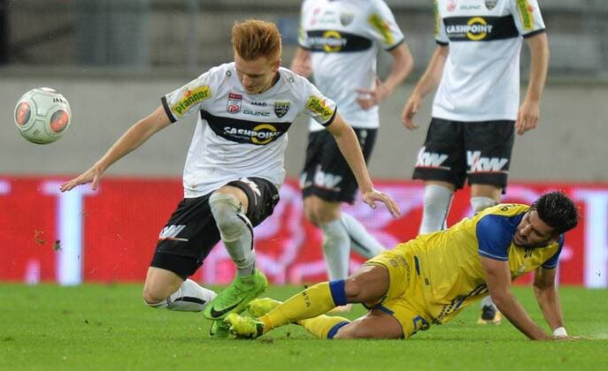 SOCCER - EL quali, Altach vs Tel Aviv INNSBRUCK,AUSTRIA,17.AUG.17 - SOCCER - UEFA Europa League qualification, SCR Altach vs Maccabi Tel Aviv. Image shows Christian Gebauer (Altach) and Avi Rikan (Tel Aviv). GEPAxpictures xAmirxBeganovic