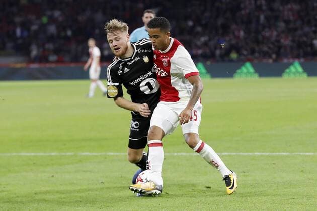 (L-R) Fredrik Midtsjo of Rosenborg BK, Justin Kluivert of Ajax during the UEFA Europa League fourth round qualifying first leg match between Ajax Amsterdam and RosenBorg BK at the Amsterdam Arena on August 17, 2017 in Amsterdam, The Netherlands Ajax v Rosenborg BK UEFA Europa League 2017 2018 xVIxVIxImagesx xMauricexvanxSteenxIVx 8496102