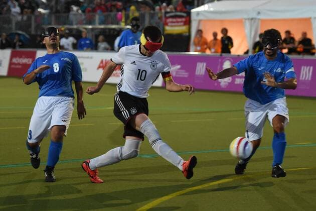 Bilder des Tages SPORT Fussball, Herren, 2017 18, IBSA Blindenfußball-EM 2017 in Berlin, Eröffnungsspiel, Deutschland - Italien, Alexander Fangmann (Nr. 10, Deutschland) erzielt das Tor zum 2:0, 18.08.17, Copyright: xMichaelxHundtx xMatthiasxKochx