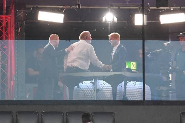 18.08.2017, Fussball GER, 1. Bundesliga Saison 2017 2018, 1. Spieltag, FC Bayern Muenchen - Bayer 04 Leverkusen, Interview im Eurosport Studio mit (v.li.) Matthias Sammer, Präsident Uli Hoeness, Uli Hoeneß (Bayern Muenchen) und Moderator Jan Henkel