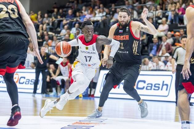 Dennis Schroeder (Nr. 17, Deutschland) gegen Nikita Kurbanov (Nr. 41, Russland). Deutschland vs Russland, Basketball, Supercup, Nationalteams, 18.08.17 Hamburg Schleswig-Holstein Germany Inselparkhalle Copyright: xAgentur54Gradx xJohnxGarvex