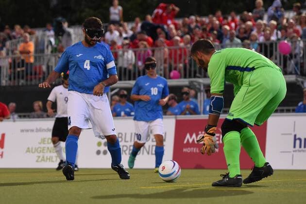 Fussball, Herren, 2017 18, IBSA Blindenfußball-EM 2017 in Berlin, Eröffnungsspiel, Deutschland - Italien, Jacopo Lilli (Nr. 4, italien), TW Marco La Macchia (Nr. 1. Italien), 18.08.17, Copyright: xMichaelxHundtx xMatthiasxKochx