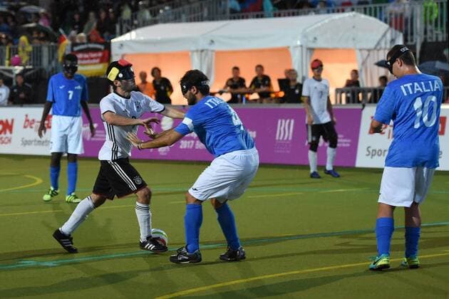 Fussball, Herren, 2017 18, IBSA Blindenfußball-EM 2017 in Berlin, Eröffnungsspiel, Deutschland - Italien, Ali Can Pektas (Nr. 9, Deutschland), Jacopo Lilli (Nr. 4, Italien), Francesco Cavalloto (Nr. 10, Italien), 18.08.17, Copyright: xMichaelxHundtx xMatthiasxKochx