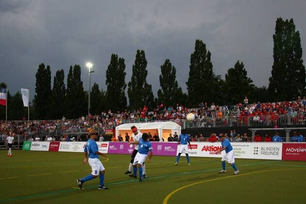 Fussball, Herren, 2017 18, IBSA Blindenfußball-EM 2017 in Berlin, Eröffnungsspiel, Deutschland - Italien, Taime Kuttig (Nr. 7, Deutschland), Jacopo Lilli (Nr. 4, Italien), 18.08.17, Copyright: xMichaelxHundtx xMatthiasxKochx