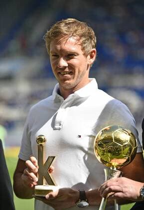 Themen der Woche - SPORT Bilder des Tages - SPORT Vor dem Spiel: Trainer Coach Julian Nagelsmann TSG 1899 Hoffenheim erhält vom Kicker die Auszeichnung Preis Trophäe Trainer des Jahres TSG 1899 Hoffenheim vs SV Werder Bremen SVW 19.08.2017 TSG 1899 Hoffenheim vs SV Werder Bremen SVW