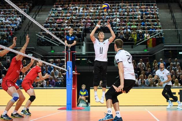 19.08.2017, ÖVB Arena, Bremen Volleyball, Länderspiel Laenderspiel, Deutschland vs. Belgien Zuspiel Lukas Kampa ( 11 GER), Tobias Krick ( 21 GER)